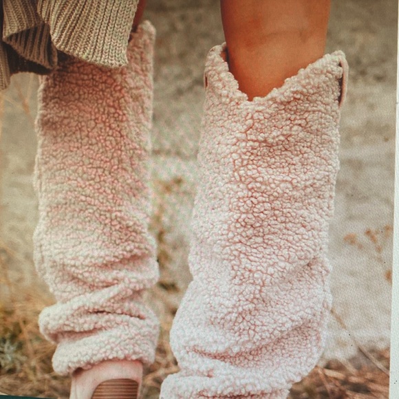 🎄Not Available🎄Bounty Faux Fur Sherpa Pink Blush Western Heeled Boots - NIB - Picture 5 of 11